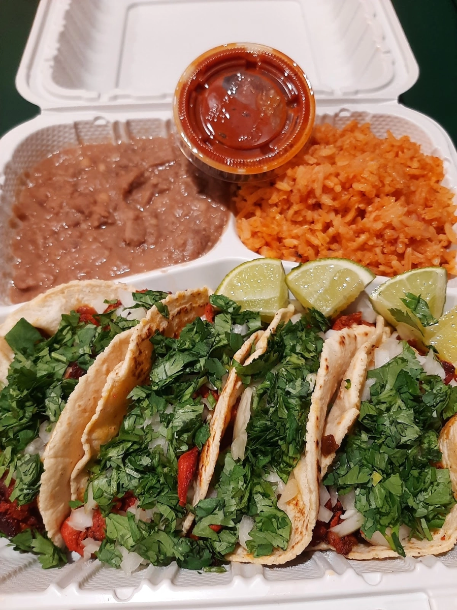 Lucy's taco's en Mill City