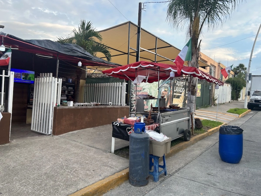 Tacos de carne asada los güeros en Guadalajara