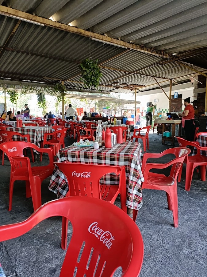 Carnitas y Carnes Asadas "La Puerta Negra" en Colima