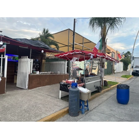 Tacos de carne asada los güeros en Guadalajara